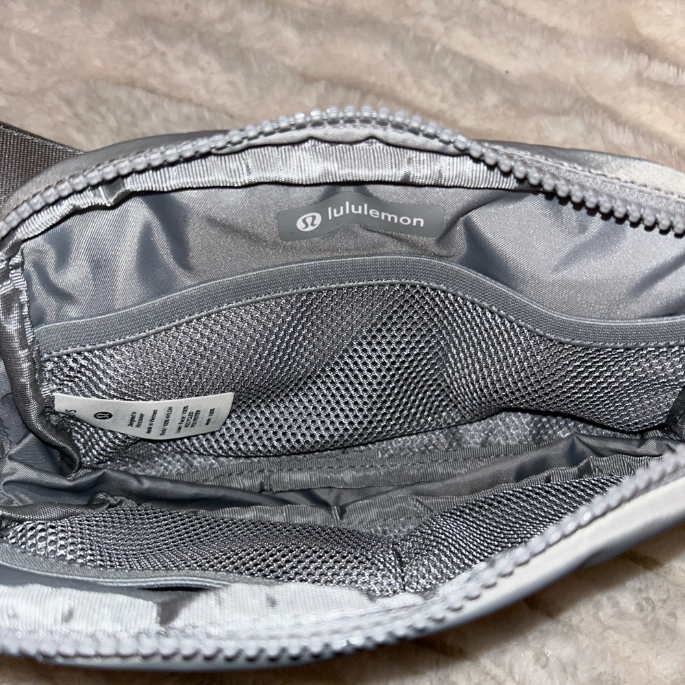 NWT Silver Lululemon Belt Bag - Picture 3 of 7